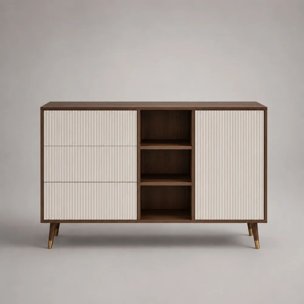 Sideboard aus MDF und Spanplatte mit 3 Schubladen, 1 Tür und 3 offenen Fächern, Walnussbraun/Cremeweiß/Messingfarben, 150 x 40 x 90 cm