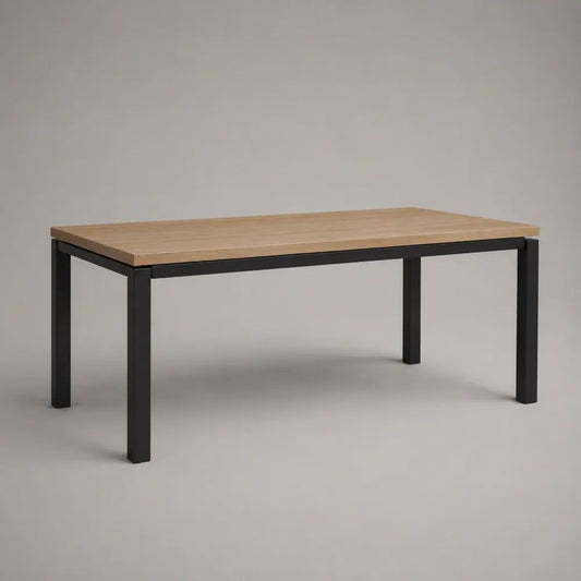 Rechteckiger Esstisch mit MDF-Tischplatte in Eichefarben und schwarzem Stahlgestell, 140 × 80 × 75 cm